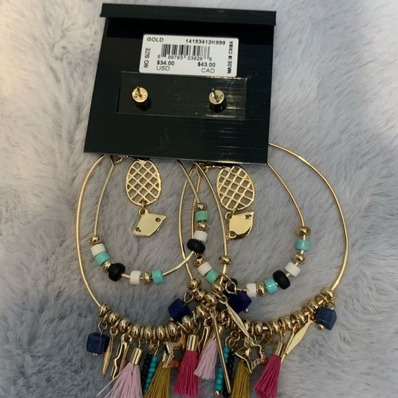 🌺BCBG Funky Statement Earrings - Picture 3 of 3